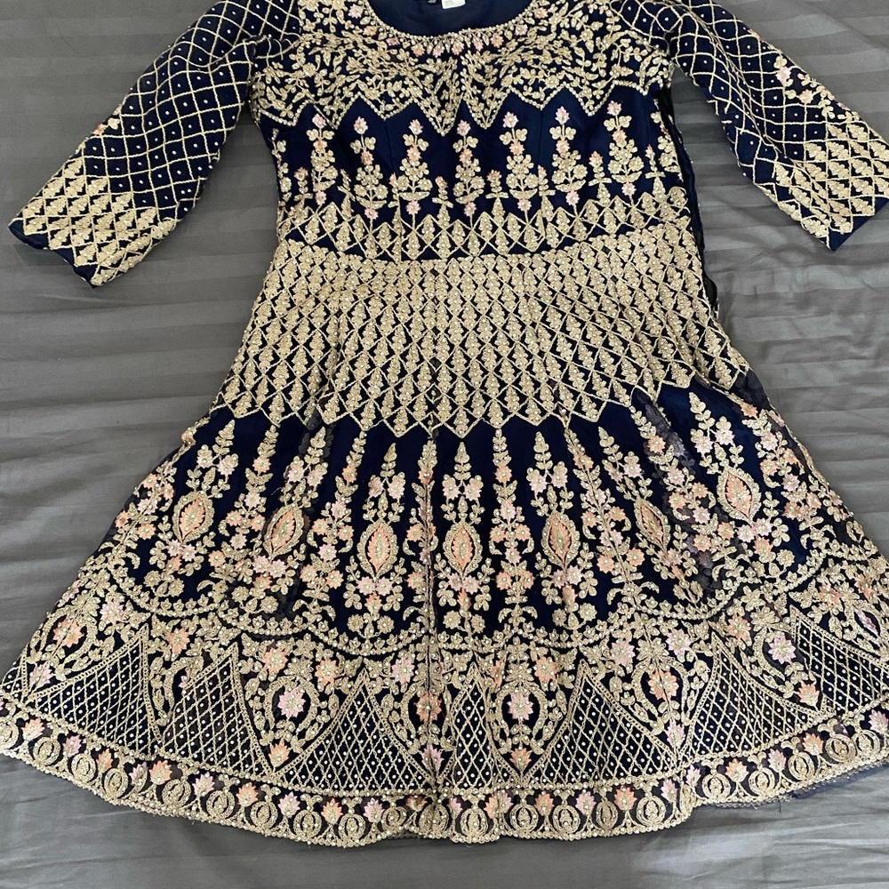 Please be informed this outfit is full of glitters it shines and sparkles .